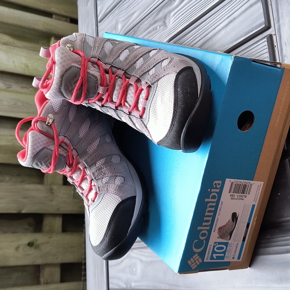 Columbia Women's Redmond V2 Mid Waterproof - Picture 2 of 5